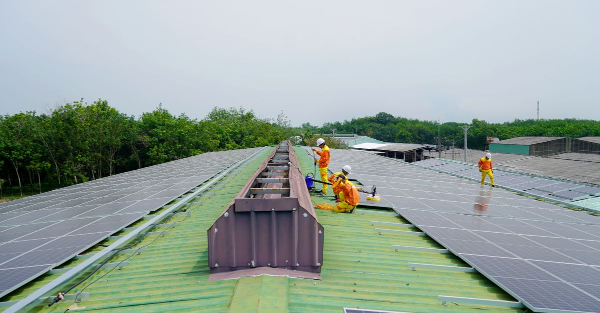 Mô hình điện mặt trời cho villa kết hợp pin lưu trữ và điện dự phòng cho phụ tải cao cấp.