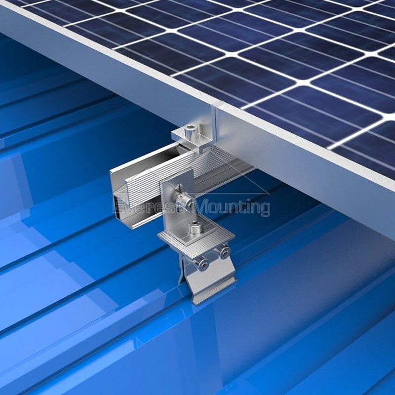 Khung đỡ pin mặt trời cần được chọn đúng vật liệu và cấu trúc để đảm bảo độ bền lâu dài.