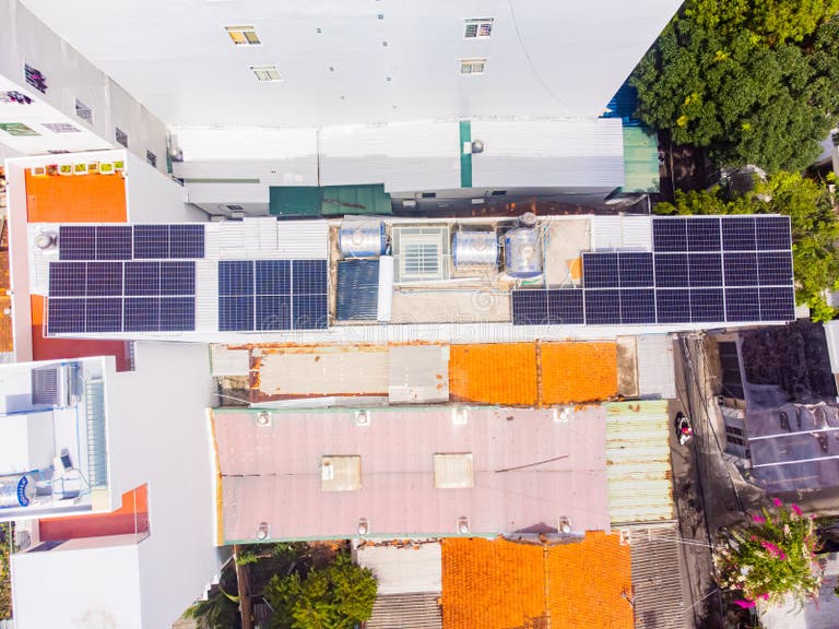 Thiết kế solar hợp lý vừa tạo điện vừa hỗ trợ giảm nóng cho tầng trên.