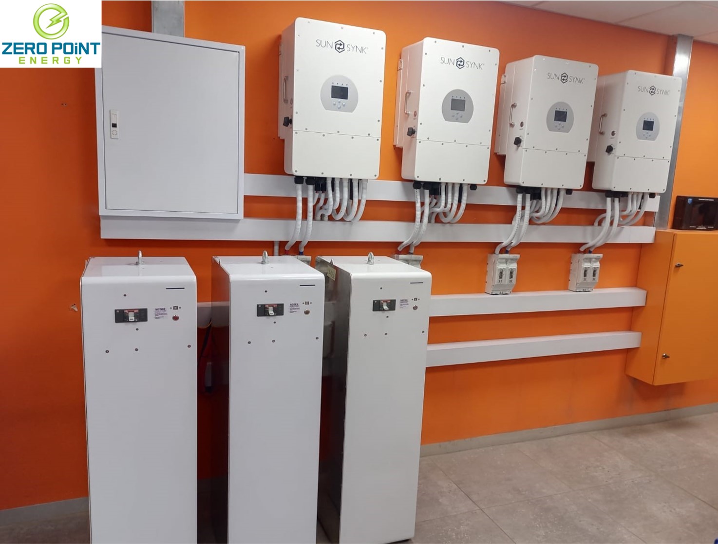 So sánh trực quan giữa pin lưu trữ 48v lithium và pin gel trong hệ điện mặt trời.